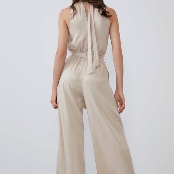 ⚡️5 for $35 SALE⚡️ Like new Zara Jumpsuit - Picture 2 of 2